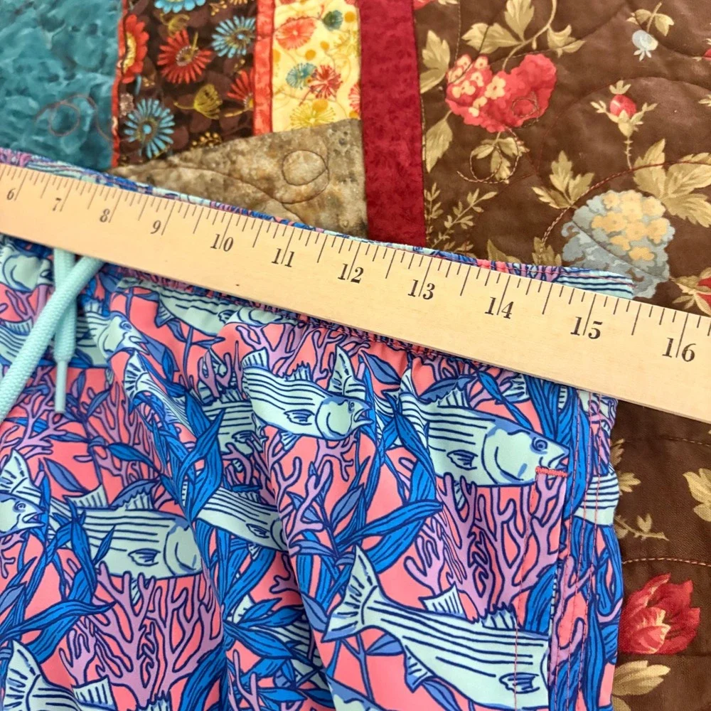 Vineyard Vines Swim Trunks Mens XL Pink Blue Striped Bass Fish Chappy Shorts